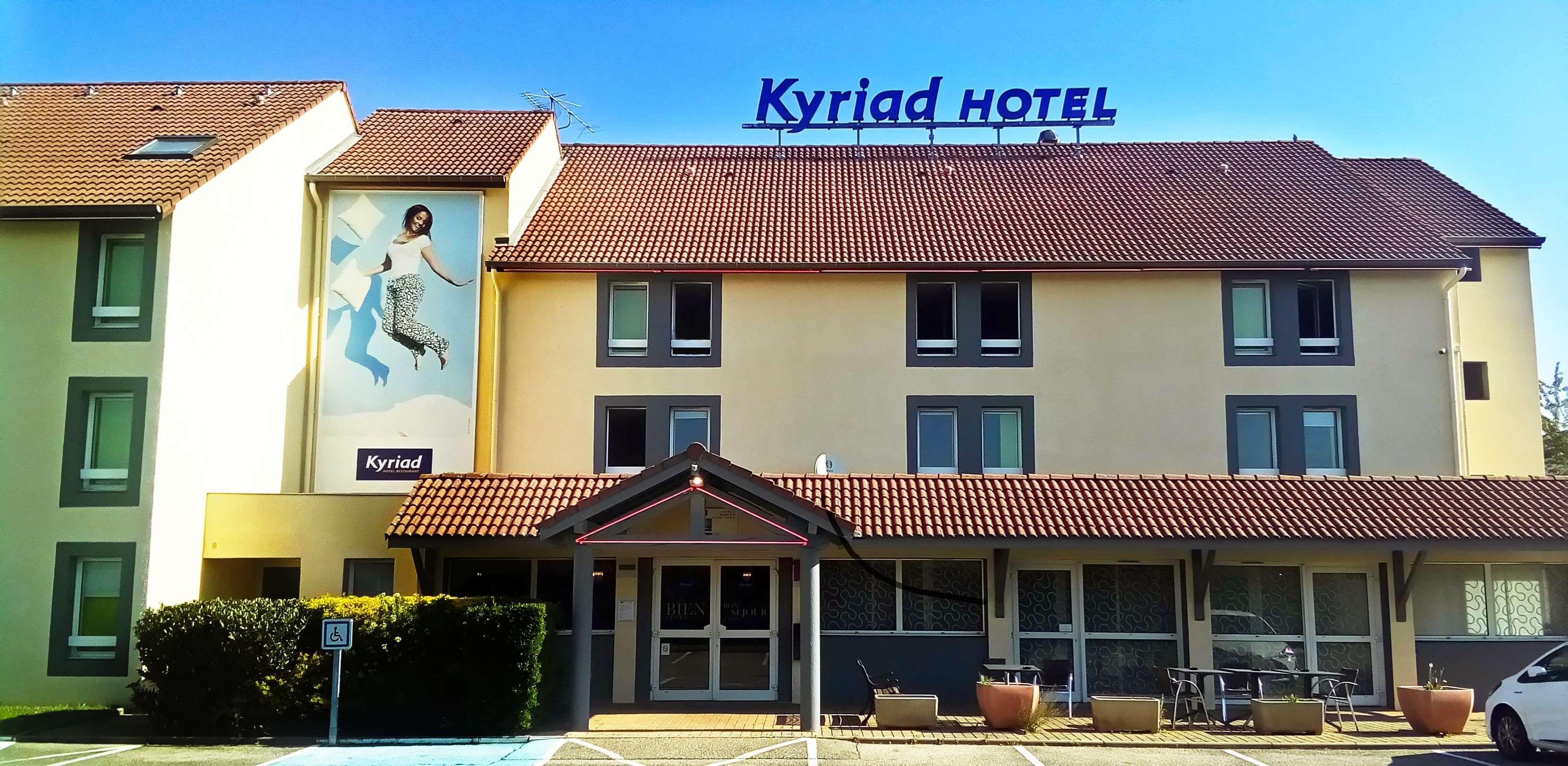 คีเรียด์ลีออนเอส-เซนต์บอนเน้ตเดอมูร์ Hotel แซงต์-บอนเนต์-เดอ-มูร์ ภายนอก รูปภาพ